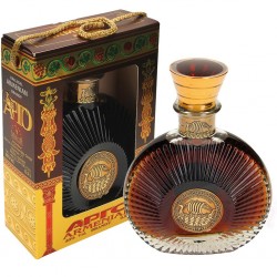 Brandy armenio "ARGO" 5 años 40% alc. en caja de regalo 0.5 L 